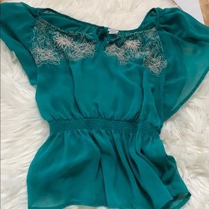 Flutter sleeve blouse